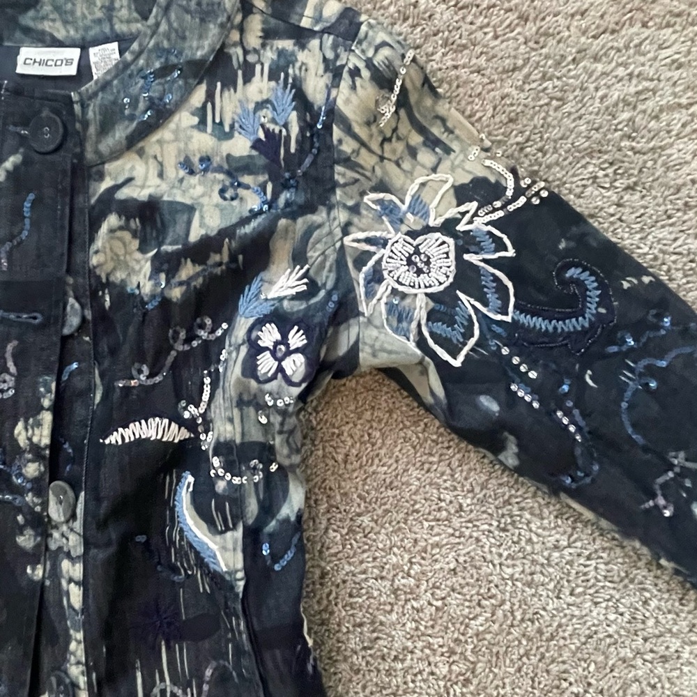 Chico's - Denim Blue Jacket with sequins designs in excellent condition size 2 - Picture 14 of 16